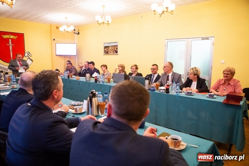 Zdjęcie w galerii na portalu naszraciborz.pl: Nowa Rada Miejska Krzanowic już pracuje wiadomości z regionu