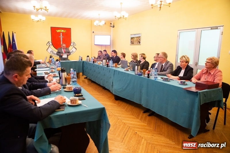 Zdjęcie w galerii na portalu naszraciborz.pl: Nowa Rada Miejska Krzanowic już pracuje wiadomości z regionu