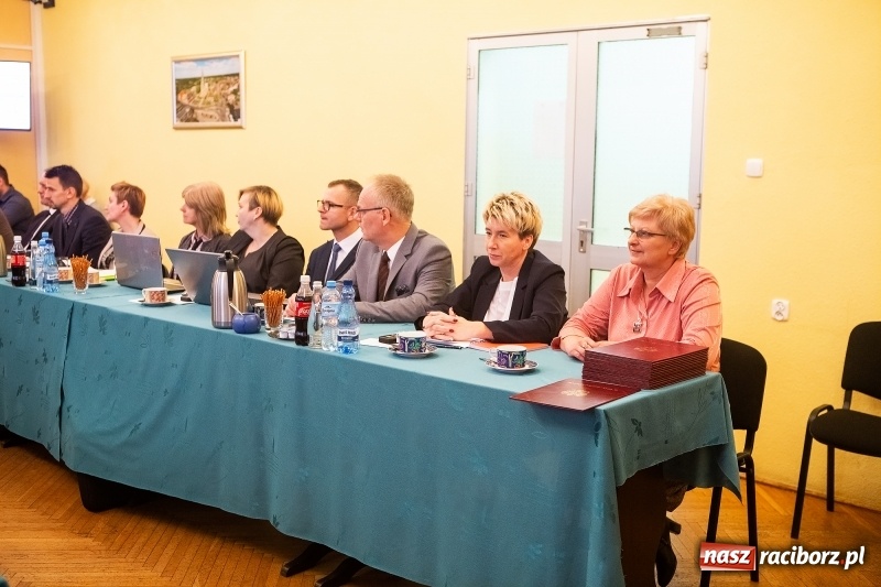 Zdjęcie w galerii na portalu naszraciborz.pl: Nowa Rada Miejska Krzanowic już pracuje wiadomości z regionu