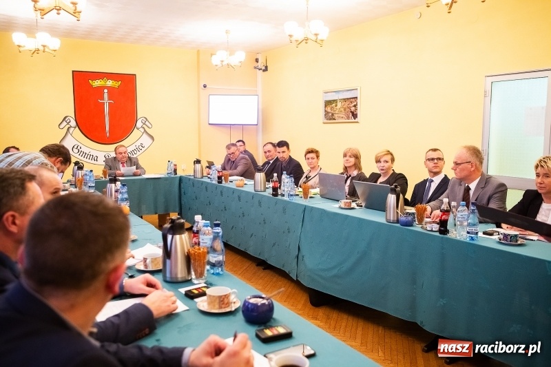 Zdjęcie w galerii na portalu naszraciborz.pl: Nowa Rada Miejska Krzanowic już pracuje wiadomości z regionu