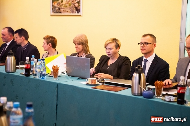 Zdjęcie w galerii na portalu naszraciborz.pl: Nowa Rada Miejska Krzanowic już pracuje wiadomości z regionu