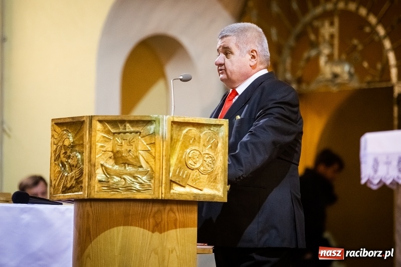 Zdjęcie w galerii na portalu naszraciborz.pl: 100 lat Niepodległości. Wręczono kolejne medale ks. Stefana Pieczki wiadomości z regionu