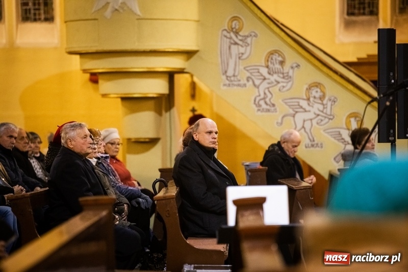 Zdjęcie w galerii na portalu naszraciborz.pl: 100 lat Niepodległości. Wręczono kolejne medale ks. Stefana Pieczki wiadomości z regionu