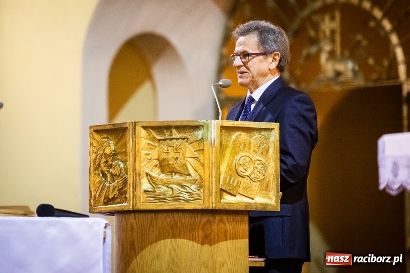 Zdjęcie w galerii na portalu naszraciborz.pl: 100 lat Niepodległości. Wręczono kolejne medale ks. Stefana Pieczki wiadomości z regionu