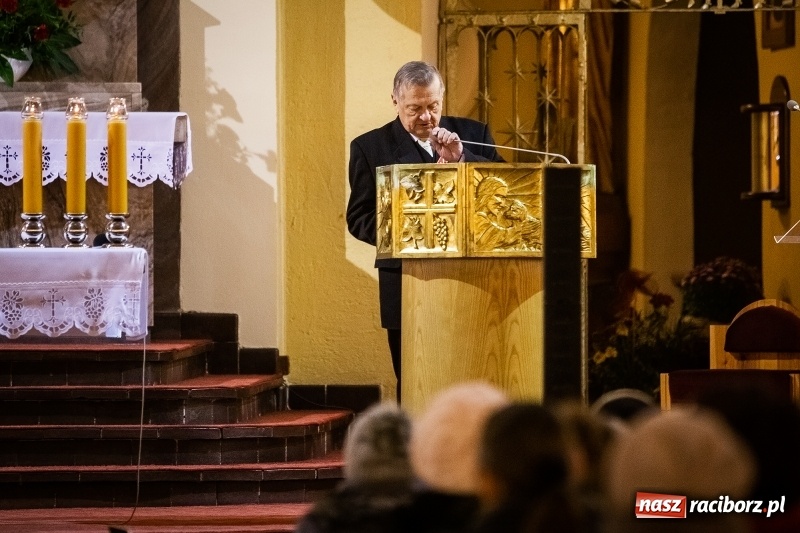 Zdjęcie w galerii na portalu naszraciborz.pl: 100 lat Niepodległości. Wręczono kolejne medale ks. Stefana Pieczki wiadomości z regionu
