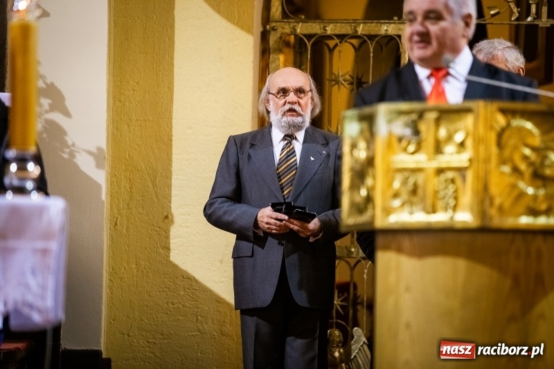 Zdjęcie w galerii na portalu naszraciborz.pl: 100 lat Niepodległości. Wręczono kolejne medale ks. Stefana Pieczki wiadomości z regionu