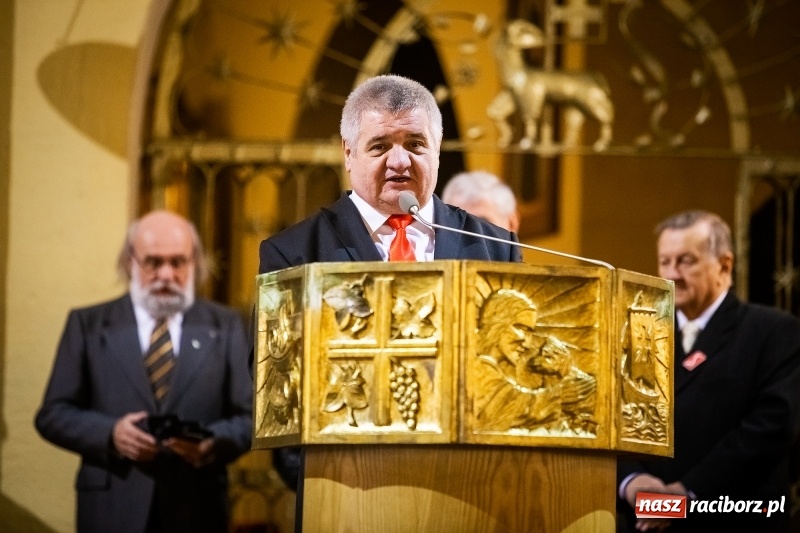Zdjęcie w galerii na portalu naszraciborz.pl: 100 lat Niepodległości. Wręczono kolejne medale ks. Stefana Pieczki wiadomości z regionu