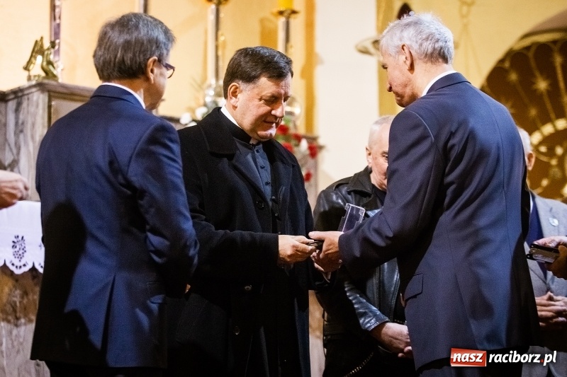 Zdjęcie w galerii na portalu naszraciborz.pl: 100 lat Niepodległości. Wręczono kolejne medale ks. Stefana Pieczki wiadomości z regionu