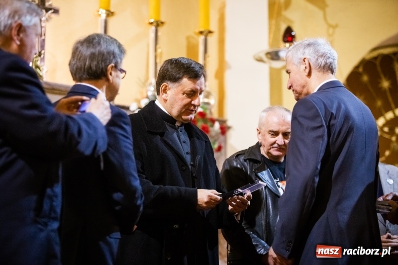 Zdjęcie w galerii na portalu naszraciborz.pl: 100 lat Niepodległości. Wręczono kolejne medale ks. Stefana Pieczki wiadomości z regionu