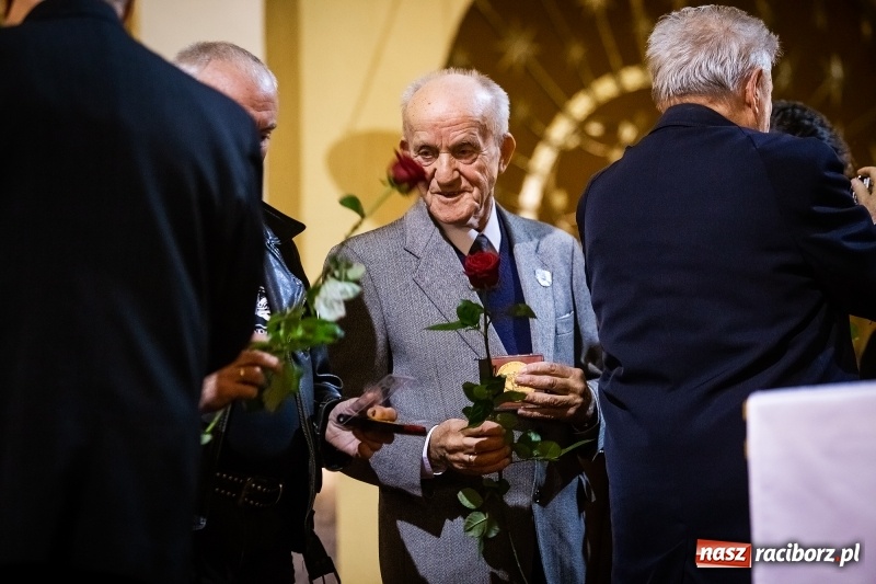 Zdjęcie w galerii na portalu naszraciborz.pl: 100 lat Niepodległości. Wręczono kolejne medale ks. Stefana Pieczki wiadomości z regionu