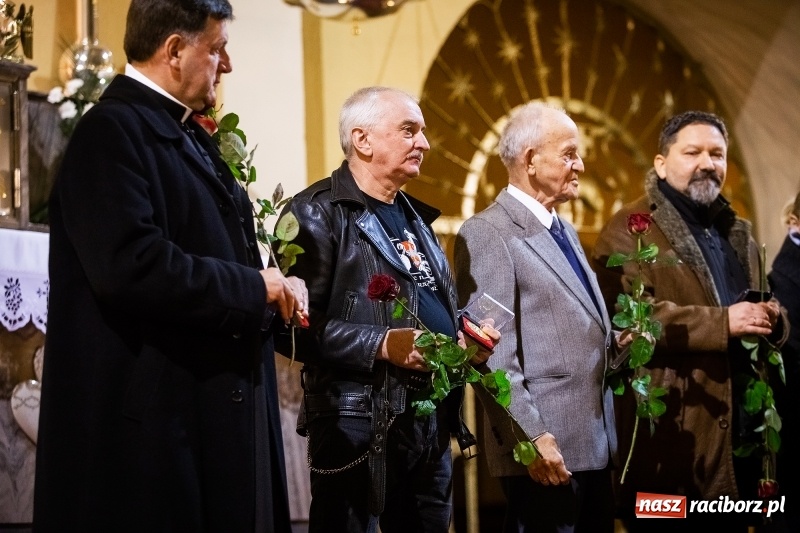 Zdjęcie w galerii na portalu naszraciborz.pl: 100 lat Niepodległości. Wręczono kolejne medale ks. Stefana Pieczki wiadomości z regionu