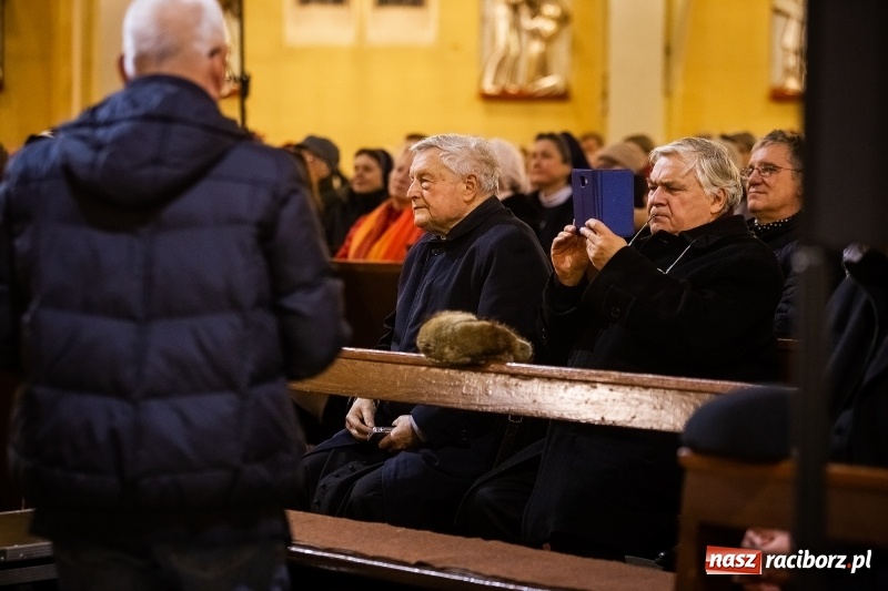 Zdjęcie w galerii na portalu naszraciborz.pl: 100 lat Niepodległości. Wręczono kolejne medale ks. Stefana Pieczki wiadomości z regionu
