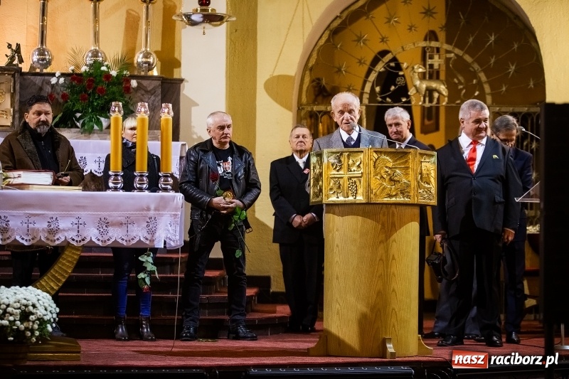 Zdjęcie w galerii na portalu naszraciborz.pl: 100 lat Niepodległości. Wręczono kolejne medale ks. Stefana Pieczki wiadomości z regionu