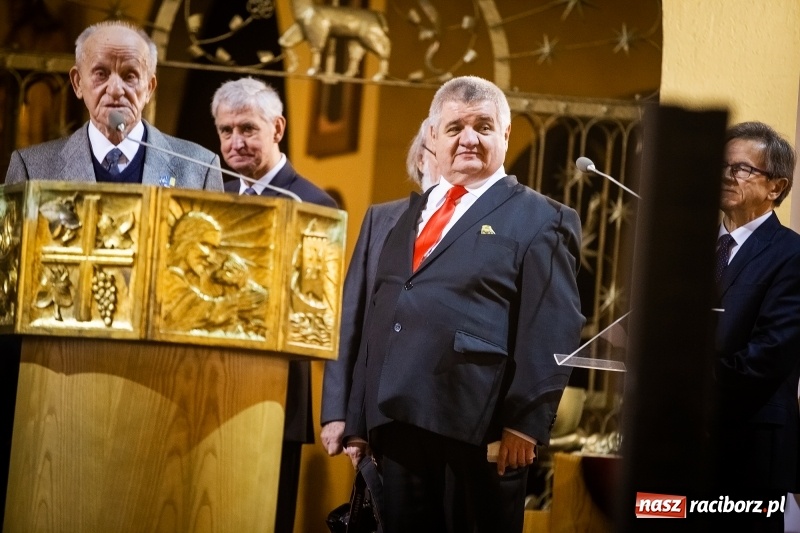 Zdjęcie w galerii na portalu naszraciborz.pl: 100 lat Niepodległości. Wręczono kolejne medale ks. Stefana Pieczki wiadomości z regionu