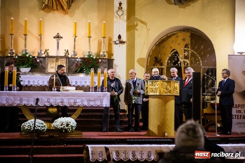 Zdjęcie w galerii na portalu naszraciborz.pl: 100 lat Niepodległości. Wręczono kolejne medale ks. Stefana Pieczki wiadomości z regionu