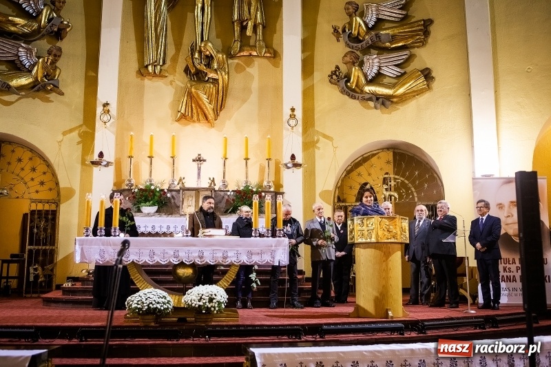 Zdjęcie w galerii na portalu naszraciborz.pl: 100 lat Niepodległości. Wręczono kolejne medale ks. Stefana Pieczki wiadomości z regionu