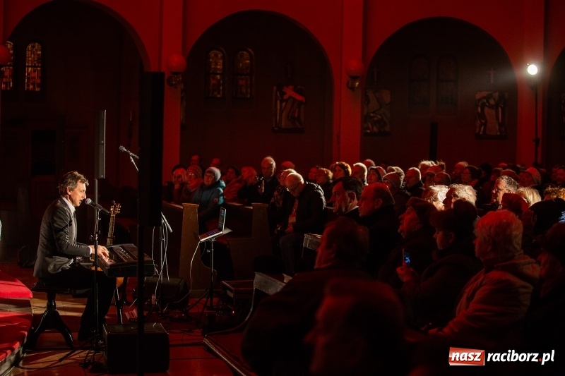 Zdjęcie w galerii na portalu naszraciborz.pl: 100 lat Niepodległości. Wręczono kolejne medale ks. Stefana Pieczki wiadomości z regionu
