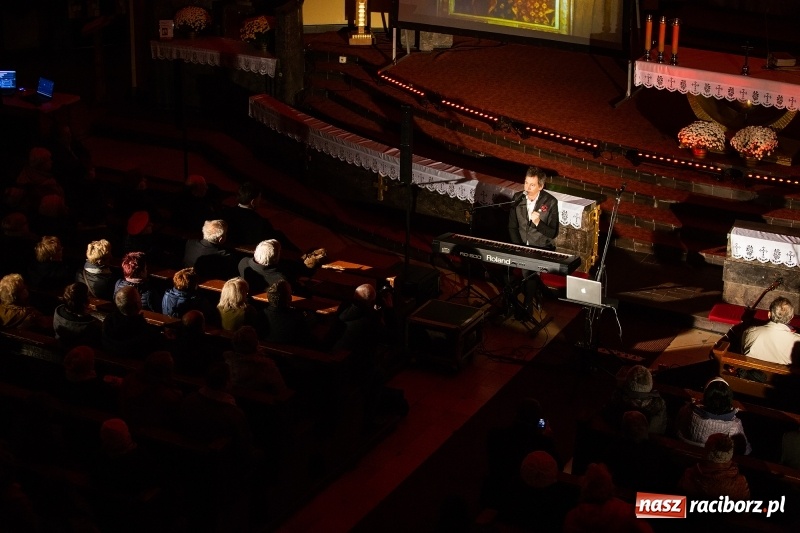 Zdjęcie w galerii na portalu naszraciborz.pl: 100 lat Niepodległości. Wręczono kolejne medale ks. Stefana Pieczki wiadomości z regionu