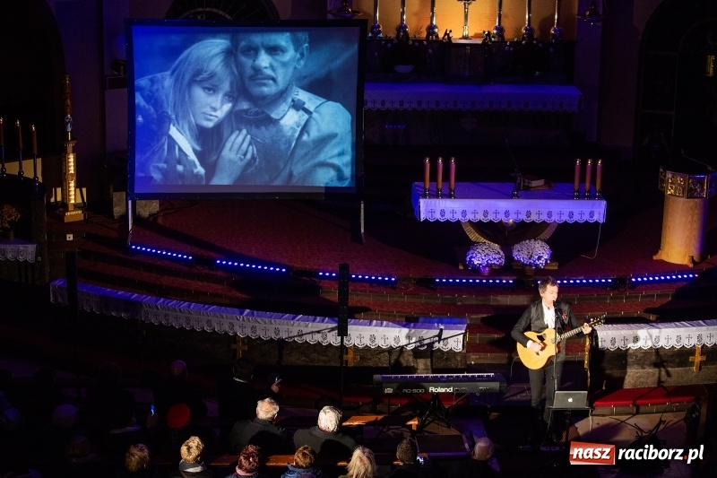 Zdjęcie w galerii na portalu naszraciborz.pl: 100 lat Niepodległości. Wręczono kolejne medale ks. Stefana Pieczki wiadomości z regionu