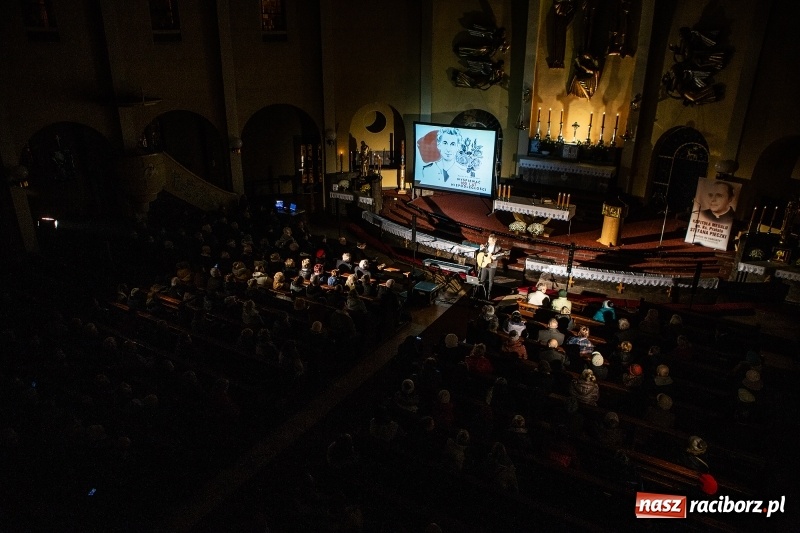Zdjęcie w galerii na portalu naszraciborz.pl: 100 lat Niepodległości. Wręczono kolejne medale ks. Stefana Pieczki wiadomości z regionu