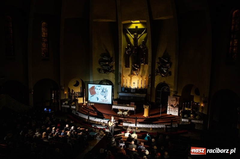 Zdjęcie w galerii na portalu naszraciborz.pl: 100 lat Niepodległości. Wręczono kolejne medale ks. Stefana Pieczki wiadomości z regionu