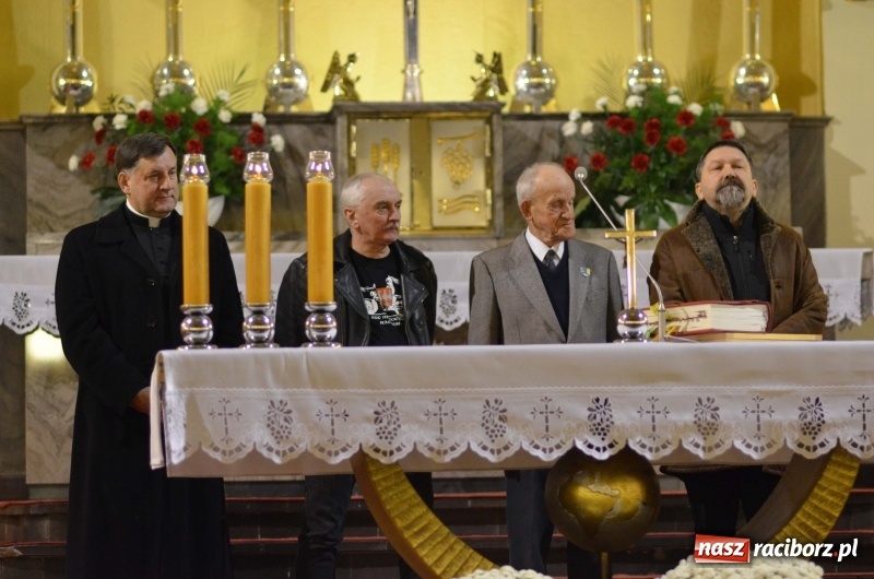 Zdjęcie w galerii na portalu naszraciborz.pl: 100 lat Niepodległości. Wręczono kolejne medale ks. Stefana Pieczki wiadomości z regionu