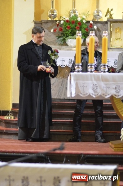 Zdjęcie w galerii na portalu naszraciborz.pl: 100 lat Niepodległości. Wręczono kolejne medale ks. Stefana Pieczki wiadomości z regionu