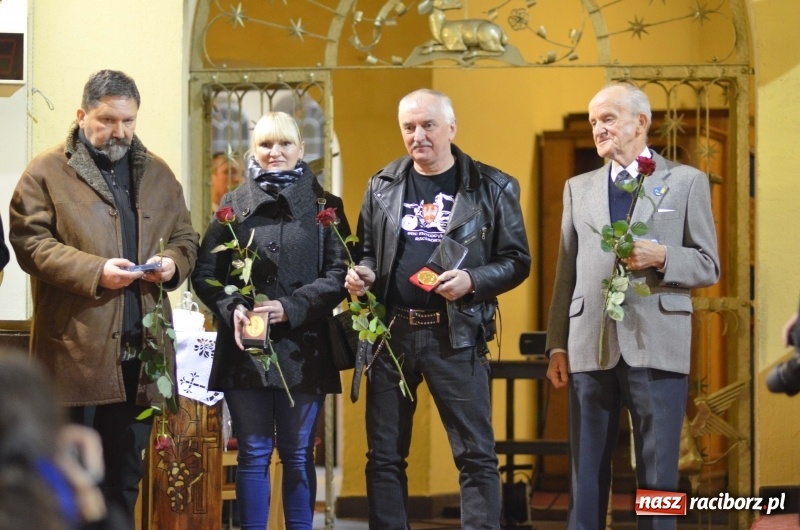 Zdjęcie w galerii na portalu naszraciborz.pl: 100 lat Niepodległości. Wręczono kolejne medale ks. Stefana Pieczki wiadomości z regionu