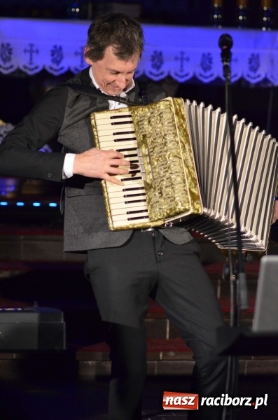 Zdjęcie w galerii na portalu naszraciborz.pl: 100 lat Niepodległości. Wręczono kolejne medale ks. Stefana Pieczki wiadomości z regionu