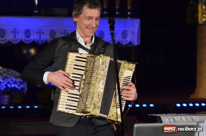 Zdjęcie w galerii na portalu naszraciborz.pl: 100 lat Niepodległości. Wręczono kolejne medale ks. Stefana Pieczki wiadomości z regionu