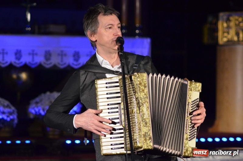 Zdjęcie w galerii na portalu naszraciborz.pl: 100 lat Niepodległości. Wręczono kolejne medale ks. Stefana Pieczki wiadomości z regionu