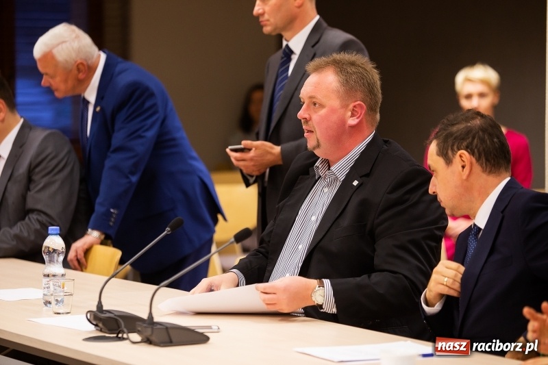 Zdjęcie w galerii na portalu naszraciborz.pl: Adam Wajda przewodniczącym Rady Powiatu Raciborskiego. Wybrano również wiceprzewodniczących wiadomości z regionu