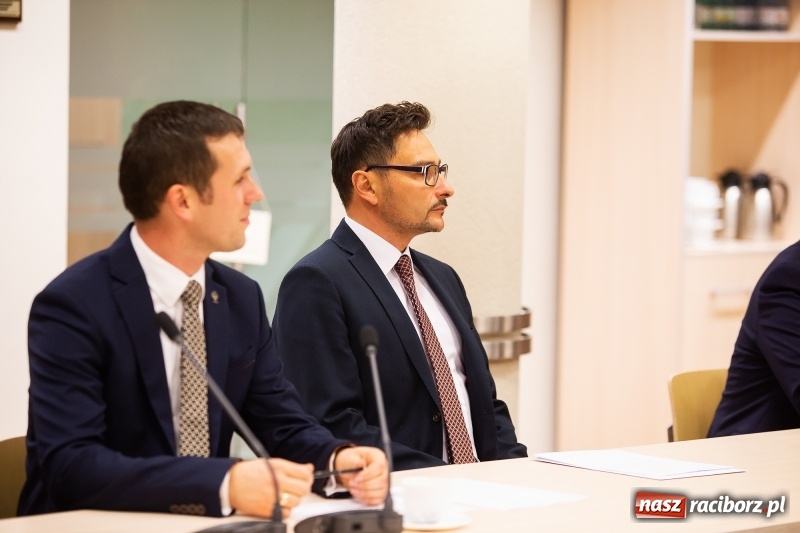 Zdjęcie w galerii na portalu naszraciborz.pl: Adam Wajda przewodniczącym Rady Powiatu Raciborskiego. Wybrano również wiceprzewodniczących wiadomości z regionu