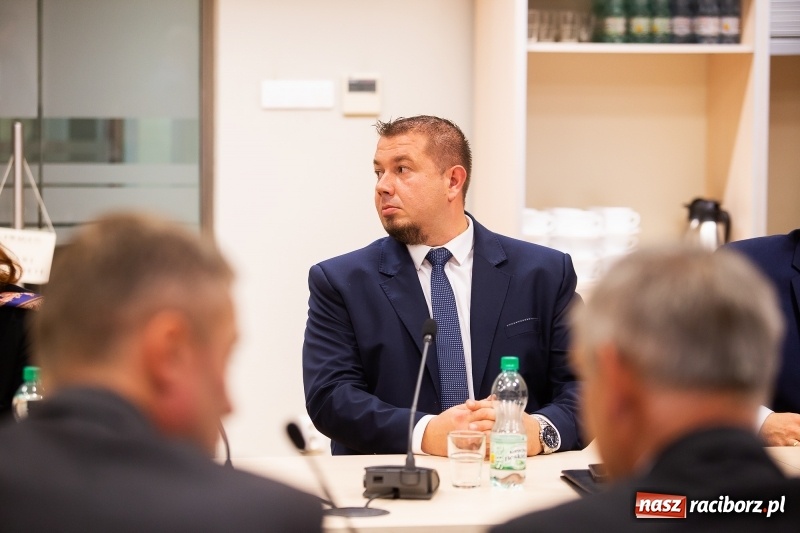 Zdjęcie w galerii na portalu naszraciborz.pl: Adam Wajda przewodniczącym Rady Powiatu Raciborskiego. Wybrano również wiceprzewodniczących wiadomości z regionu
