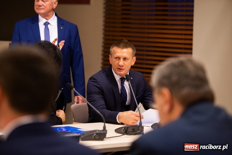 Zdjęcie w galerii na portalu naszraciborz.pl: Adam Wajda przewodniczącym Rady Powiatu Raciborskiego. Wybrano również wiceprzewodniczących wiadomości z regionu