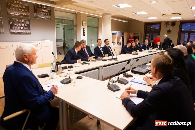 Zdjęcie w galerii na portalu naszraciborz.pl: Adam Wajda przewodniczącym Rady Powiatu Raciborskiego. Wybrano również wiceprzewodniczących wiadomości z regionu