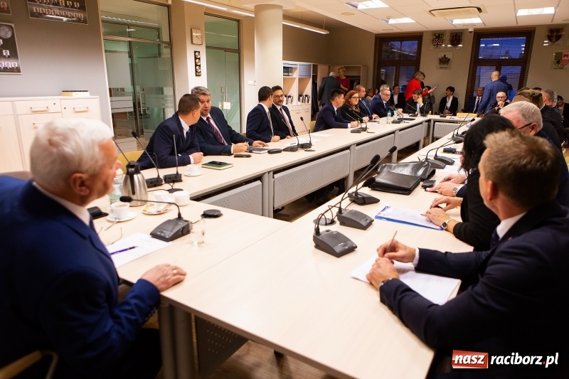 Zdjęcie w galerii na portalu naszraciborz.pl: Adam Wajda przewodniczącym Rady Powiatu Raciborskiego. Wybrano również wiceprzewodniczących wiadomości z regionu