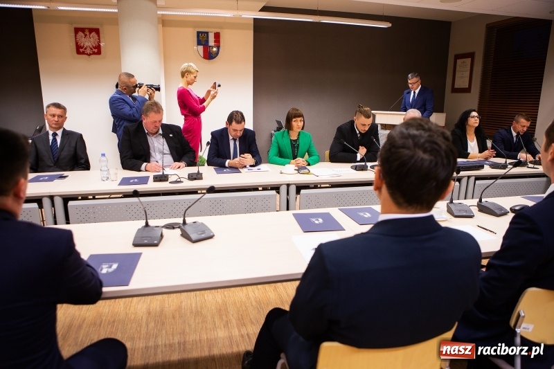 Zdjęcie w galerii na portalu naszraciborz.pl: Adam Wajda przewodniczącym Rady Powiatu Raciborskiego. Wybrano również wiceprzewodniczących wiadomości z regionu