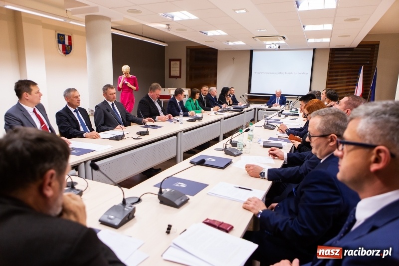 Zdjęcie w galerii na portalu naszraciborz.pl: Adam Wajda przewodniczącym Rady Powiatu Raciborskiego. Wybrano również wiceprzewodniczących wiadomości z regionu