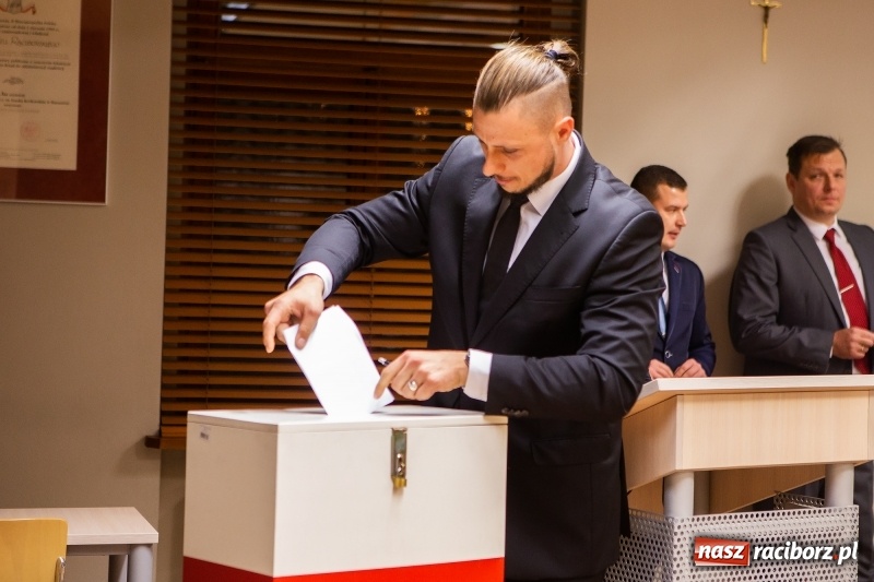Zdjęcie w galerii na portalu naszraciborz.pl: Adam Wajda przewodniczącym Rady Powiatu Raciborskiego. Wybrano również wiceprzewodniczących wiadomości z regionu