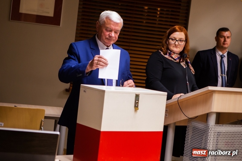 Zdjęcie w galerii na portalu naszraciborz.pl: Adam Wajda przewodniczącym Rady Powiatu Raciborskiego. Wybrano również wiceprzewodniczących wiadomości z regionu