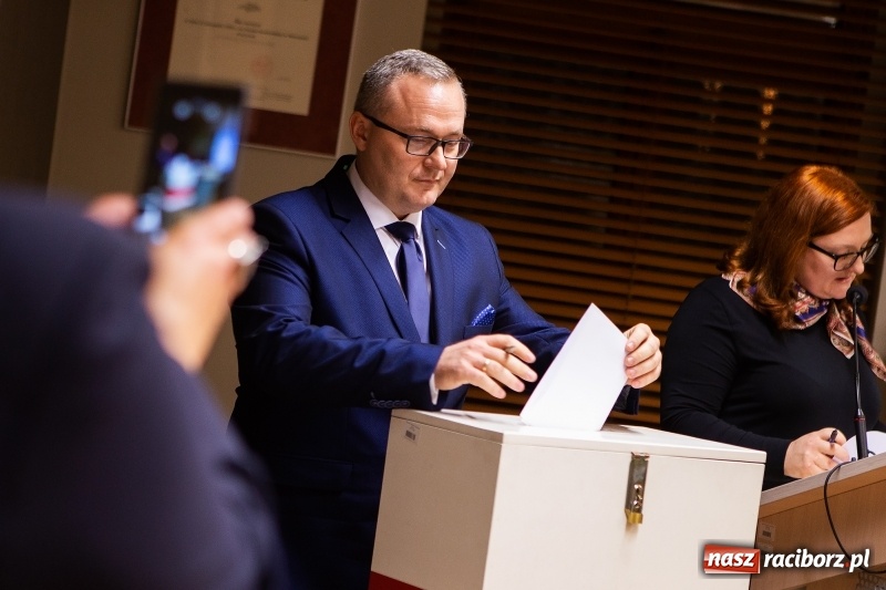 Zdjęcie w galerii na portalu naszraciborz.pl: Adam Wajda przewodniczącym Rady Powiatu Raciborskiego. Wybrano również wiceprzewodniczących wiadomości z regionu