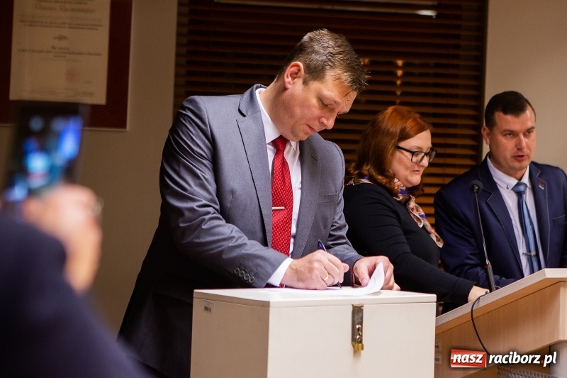 Zdjęcie w galerii na portalu naszraciborz.pl: Adam Wajda przewodniczącym Rady Powiatu Raciborskiego. Wybrano również wiceprzewodniczących wiadomości z regionu