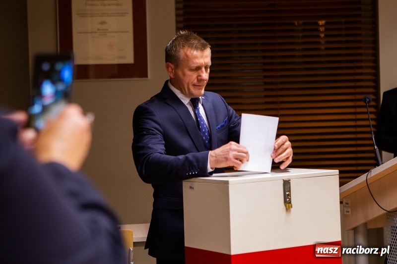 Zdjęcie w galerii na portalu naszraciborz.pl: Adam Wajda przewodniczącym Rady Powiatu Raciborskiego. Wybrano również wiceprzewodniczących wiadomości z regionu