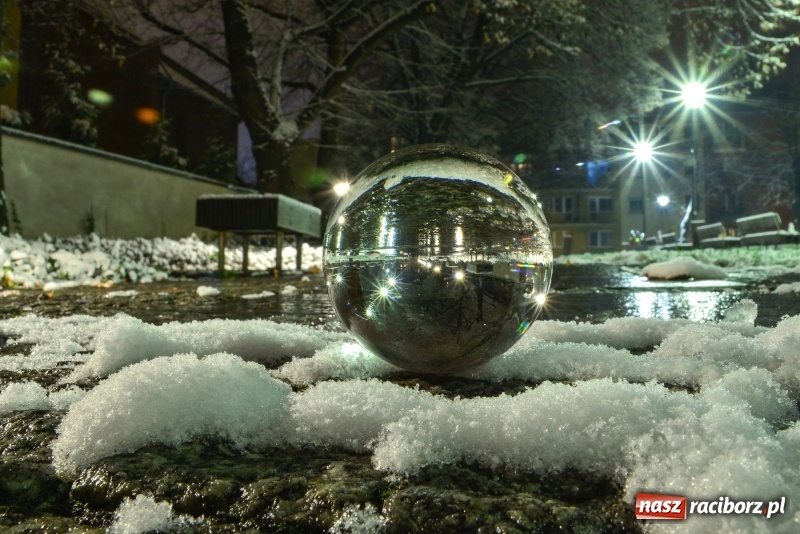Zdjęcie w galerii na portalu naszraciborz.pl: We wtorek w Raciborzu sypnęło śniegiem. Oby na Boże Narodzenie było biało i mroźno wiadomości z regionu