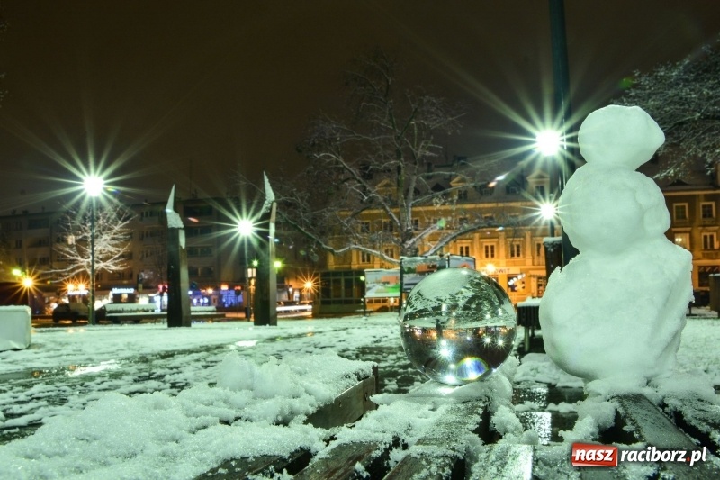 Zdjęcie w galerii na portalu naszraciborz.pl: We wtorek w Raciborzu sypnęło śniegiem. Oby na Boże Narodzenie było biało i mroźno wiadomości z regionu