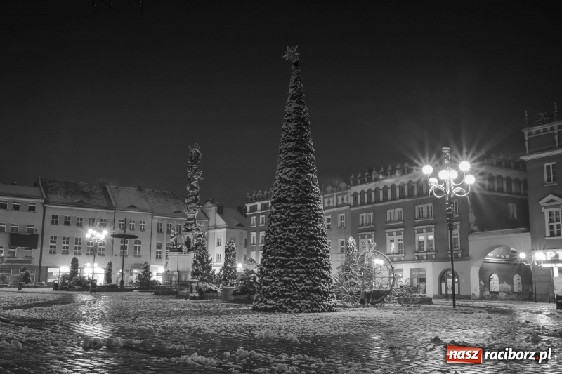 Zdjęcie w galerii na portalu naszraciborz.pl: We wtorek w Raciborzu sypnęło śniegiem. Oby na Boże Narodzenie było biało i mroźno wiadomości z regionu