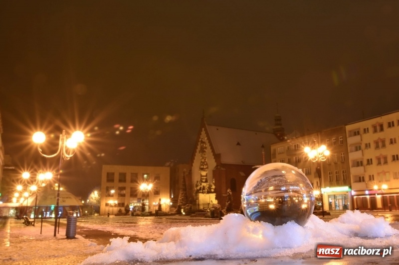Zdjęcie w galerii na portalu naszraciborz.pl: We wtorek w Raciborzu sypnęło śniegiem. Oby na Boże Narodzenie było biało i mroźno wiadomości z regionu