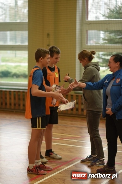 Zdjęcie w galerii na portalu naszraciborz.pl: Mistrzostwa Raciborza w dwójkach siatkarskich chłopców w SP18 wiadomości z regionu