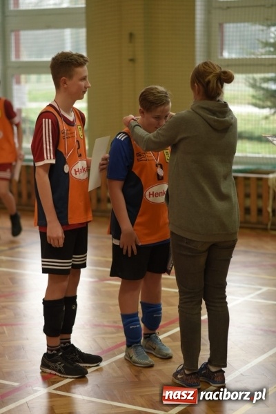 Zdjęcie w galerii na portalu naszraciborz.pl: Mistrzostwa Raciborza w dwójkach siatkarskich chłopców w SP18 wiadomości z regionu